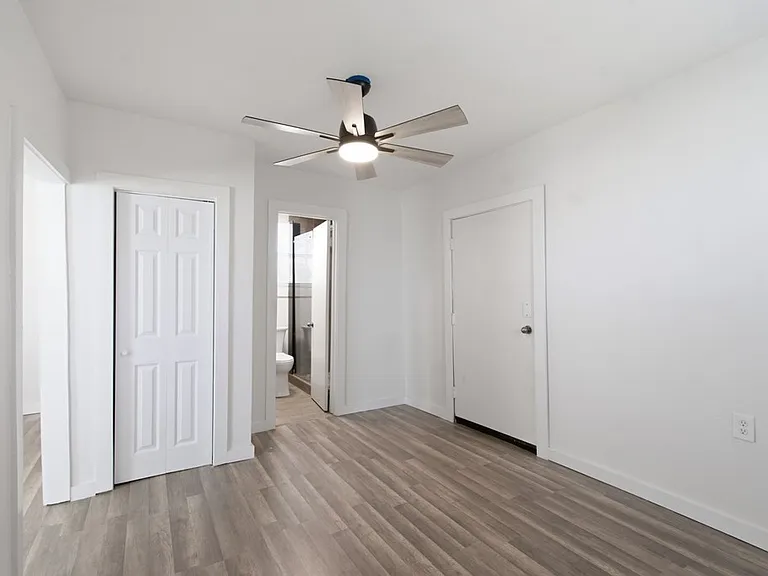 210 N Jackson St #A — Photo 15
