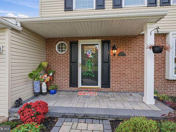 3rd image of 126 Hampton Dr