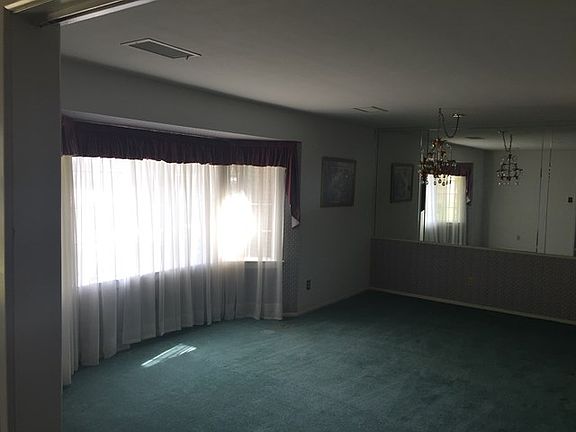2nd image of 3819 Blossom Ln