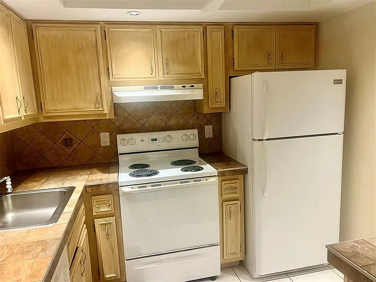 2800 NW 47th Ter #106B — Photo 9