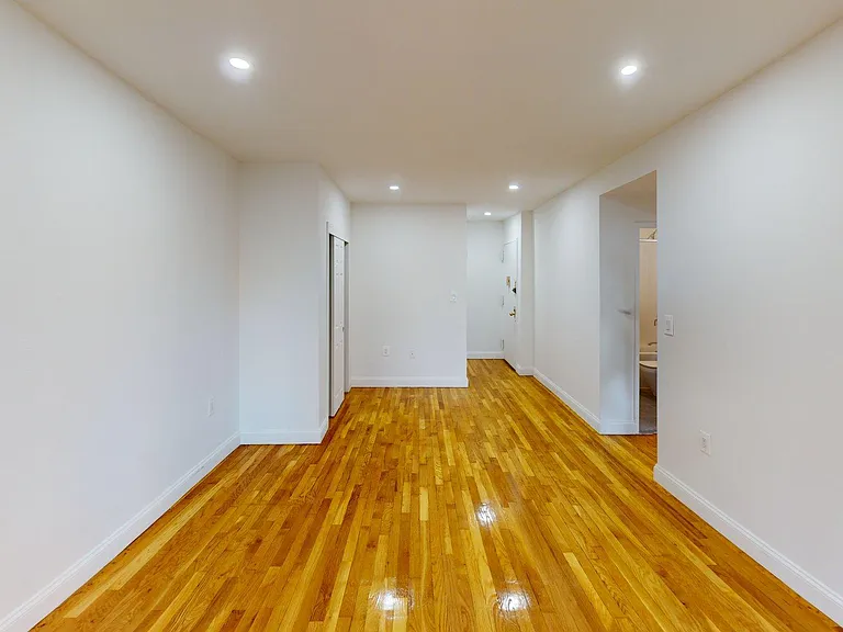 433 W 43rd St #5D — Photo 4