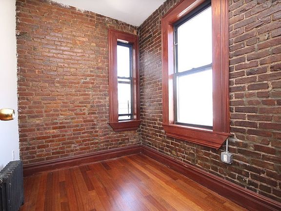 3rd image of 117 Mulberry St APT 22