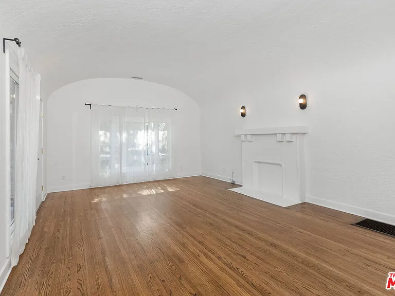 1293 S Sycamore Ave — Photo 6