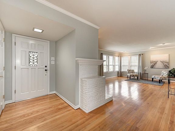 5th image of 1020 Hillcrest Ave