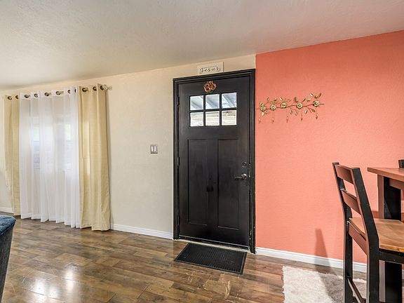 5th image of 41 W Crawford Pl S