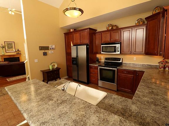 3rd image of 1 B Applewood Dr