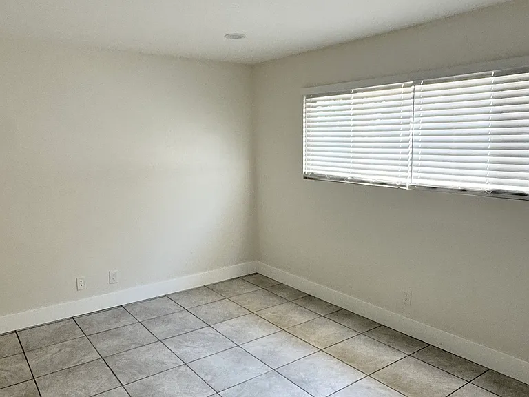 221 E Burnett St #5 — Photo 9
