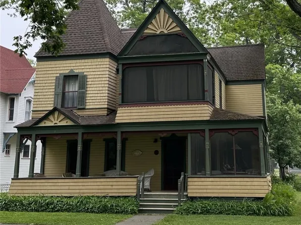 42916 Saint Lawrence Ave, Thousand Island Park, NY 13692