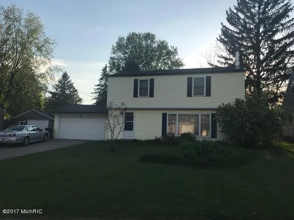364 Brandywyne Dr NW, Comstock Park, MI 49321