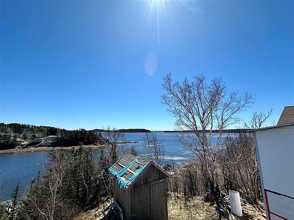 5th image of 27 Village Cove Road W