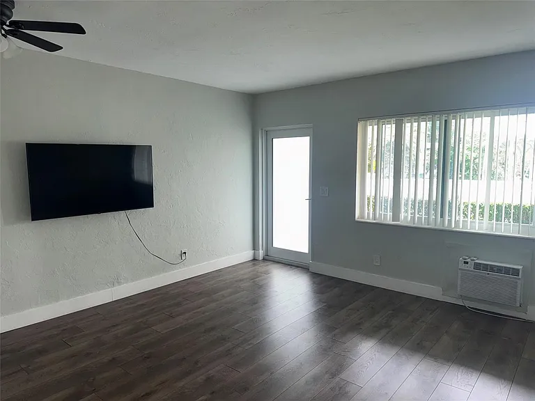 600 Layne Blvd #117 — Photo 9