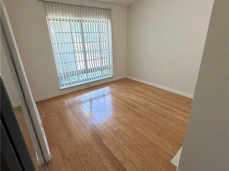 22346 Hartland St — Photo 20