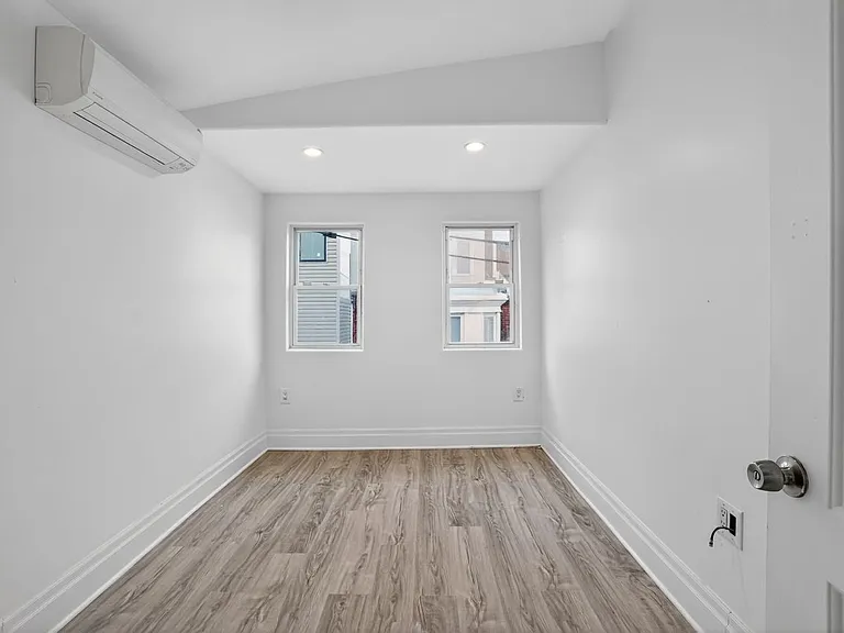 1302 N Dover St — Photo 11