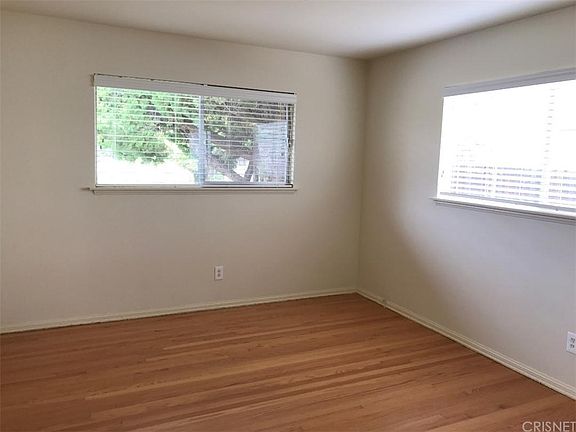 4th image of 23439 Clarendon St