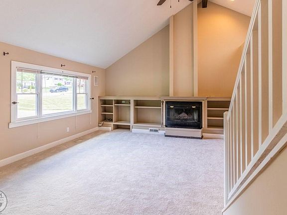 4th image of 2224 Gary Dr