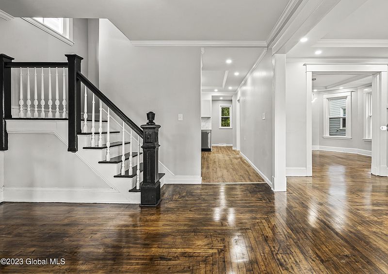 5th image of 1220 Parkwood Boulevard