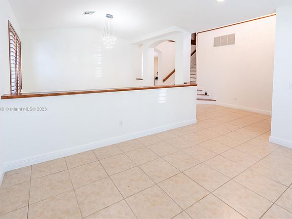 5th image of 19140 N Gardenia Ave