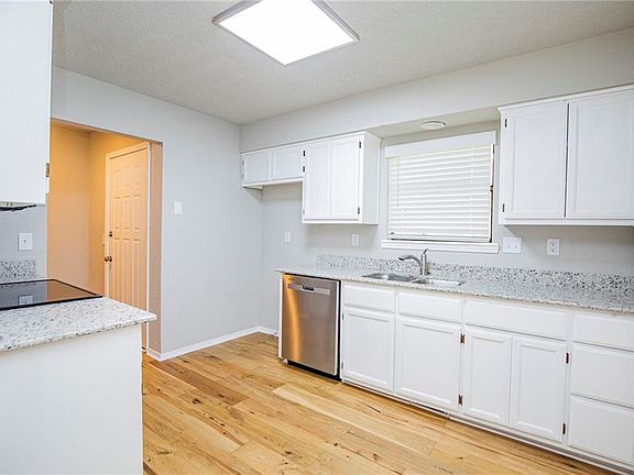 4th image of 4 Carrick Cir