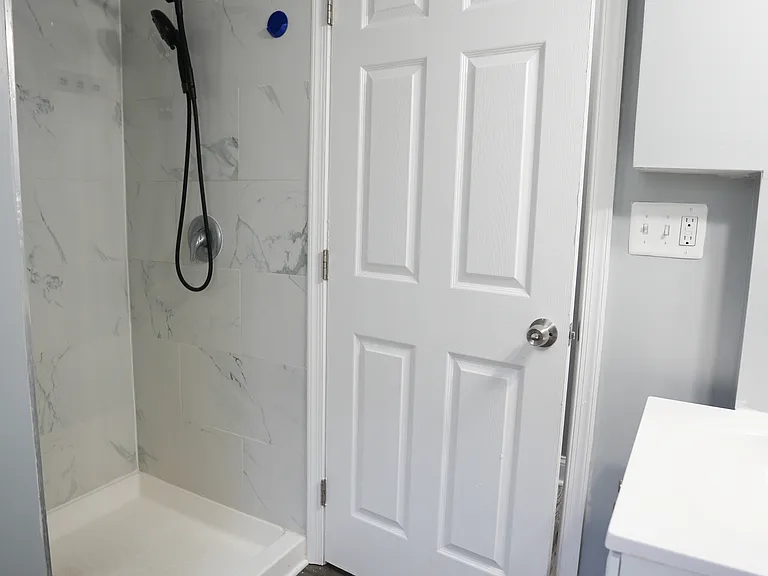 2120 N Fulton Ave — Photo 13
