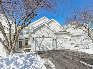 1430 Walnut Hill Ave, Saint Charles, IL 60174