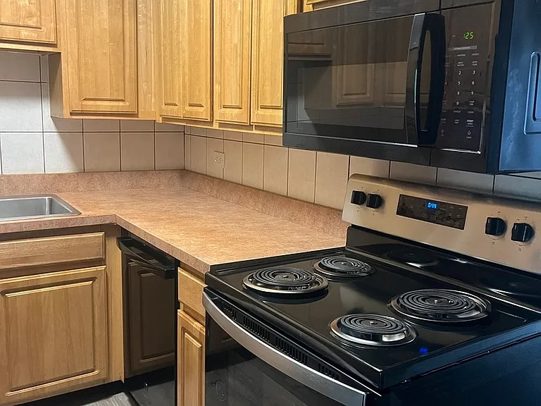 9729 S Ridgeland Ave #302 — Photo 5