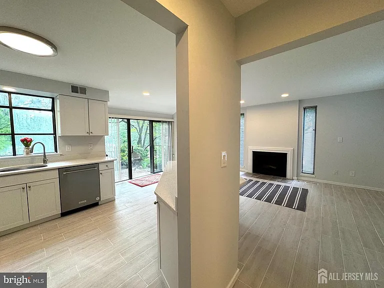 104 Sayre Dr — Photo 13