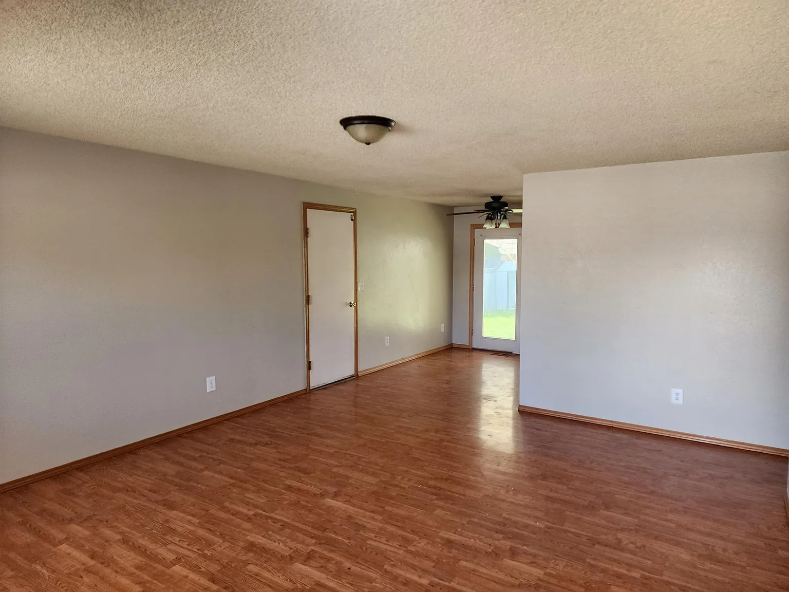 3 bed, 1014 sqft, $1,800 — Photo 3
