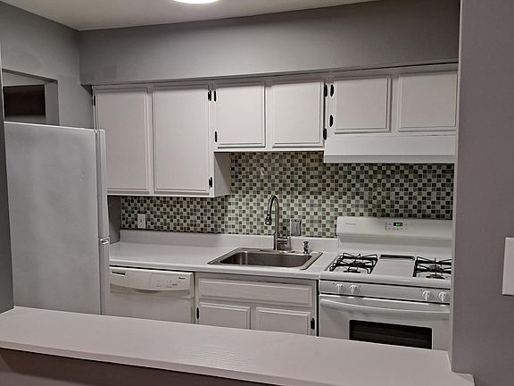 5th image of 3938 Stone Gate Dr APT A