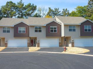 2056 Shryer Ct E, Saint Paul, MN 55109