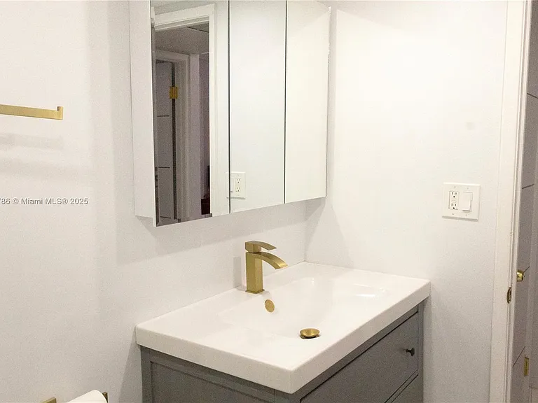5005 Collins Ave #1523 — Photo 5