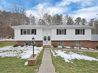 108 Coventry Ln, Athens, OH 45701