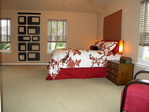 Very Large Master Bedroom w/ Sitting Area