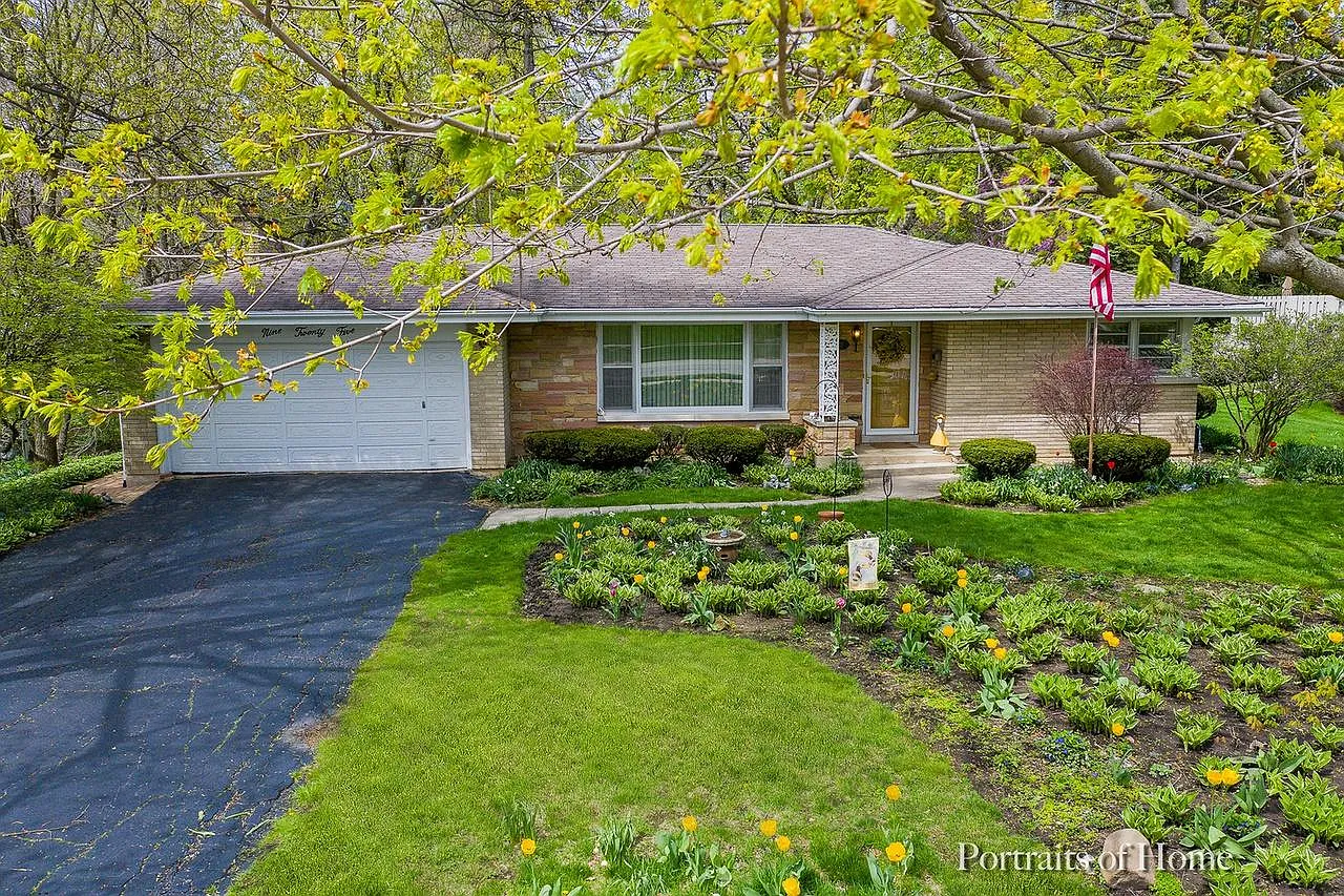 925 Prairie Ave photo 1