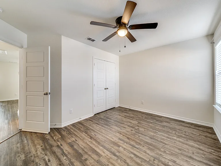 2423 Lazo Smt — Photo 15
