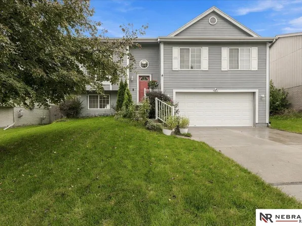 7412 N 74th St, Omaha, NE 68122