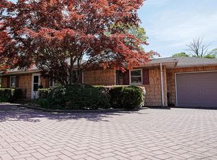 14 Muncey Rd, Bay Shore, NY 11706