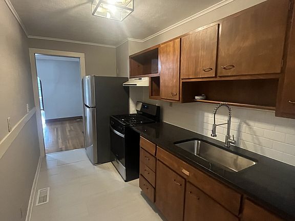 2nd image of 4005 Kenwood Ave #1S