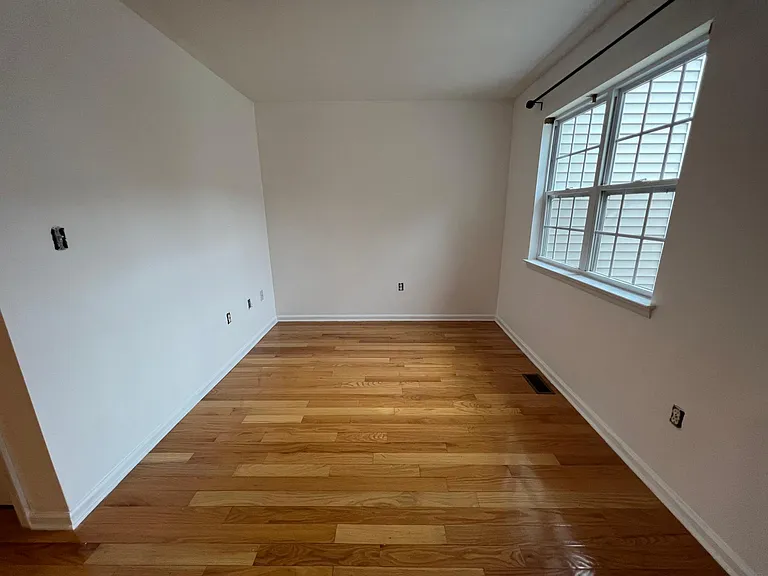 49 Truman Ave — Photo 8