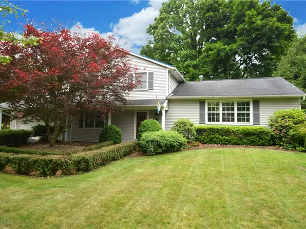 40 Rosewood Dr, Pittsford, NY 14534