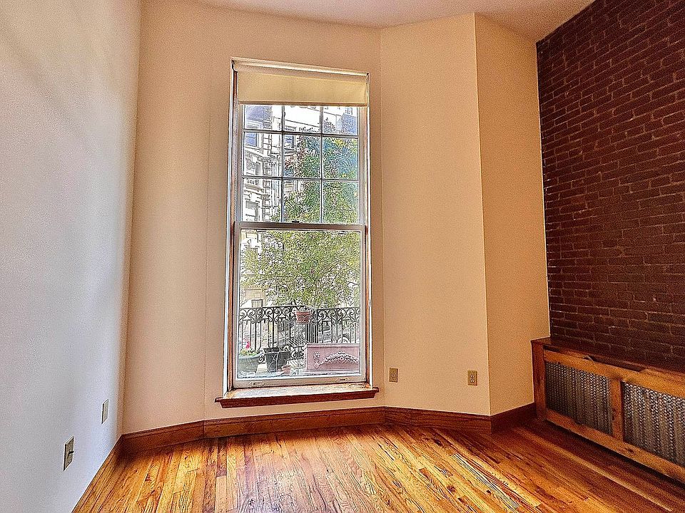 1st image of 318 W 105th St #2