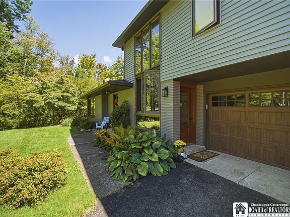 2nd image of 2042 Shadyside Rd
