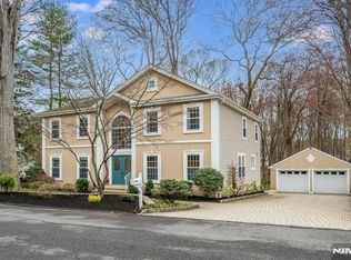 16 Reeds Ln, Woodcliff Lake, NJ 07677