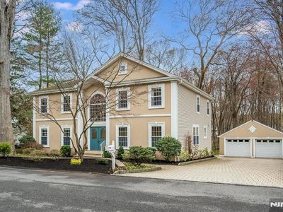 16 Reeds Ln, Woodcliff Lake, NJ, 07677