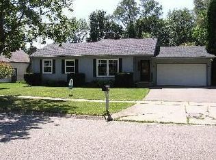 1364 Robinwood Dr, Flushing, MI 48433