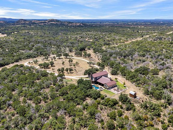 2nd image of 400 Darby Lane