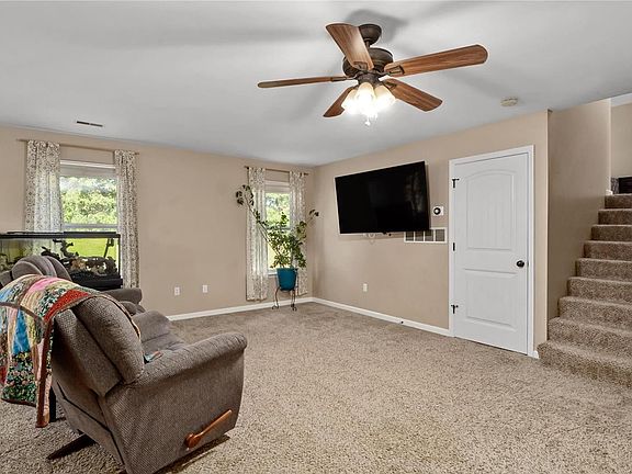 5th image of 31 Hollyhock Dr