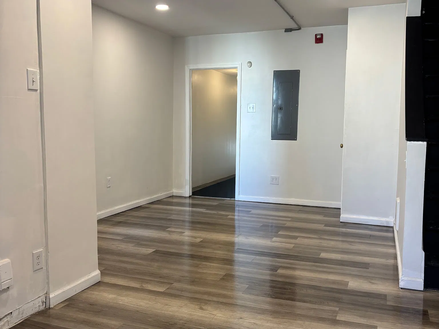 3 bed, 1000 sqft, $1,550 — Photo 3