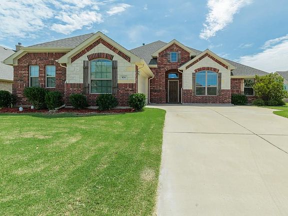 2nd image of 824 Edgewood Dr
