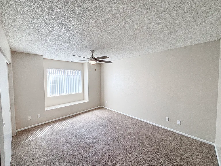 2 bedroom - 2 bathroom apartment:
- main bedroom with window seat and ceiling fan light