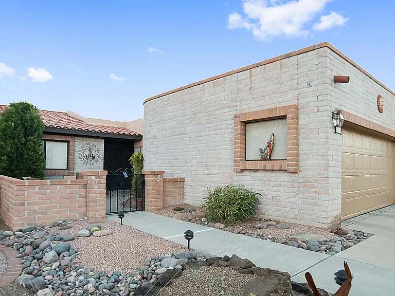 1033 W Calle Del Vencejo — Photo 2